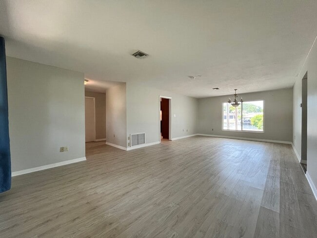 Building Photo - 415 Aruba Ct