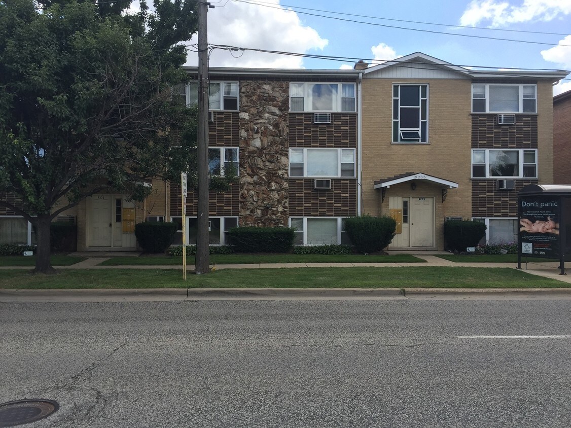 92319235 Irving Park Rd, Schiller Park, IL 60176 Apartments in