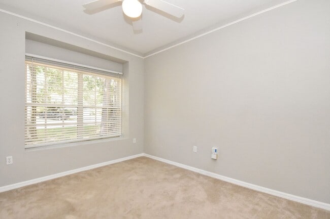 Building Photo - Capri Comfort with Style & Space – NW Gainesville