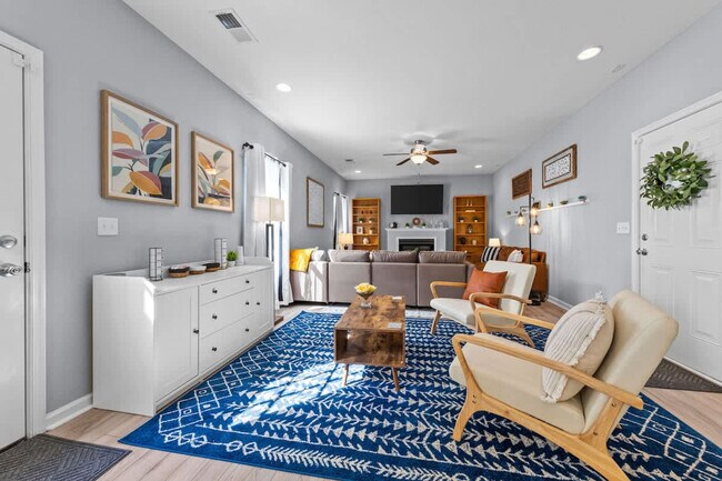 Foto del edificio - 5021 Woolsey St