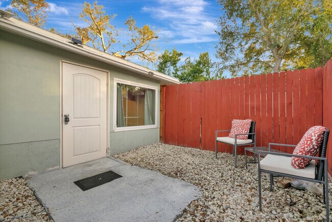 Foto del edificio - 4213 E Yukon St