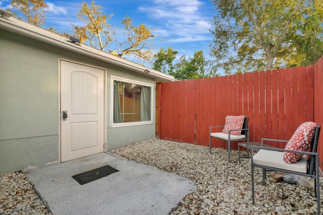 Building Photo - 4213 E Yukon St