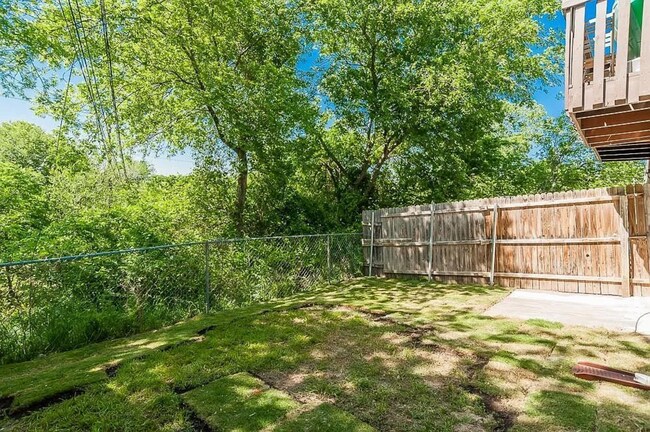 Foto del edificio - 8117 Foxfire Ln
