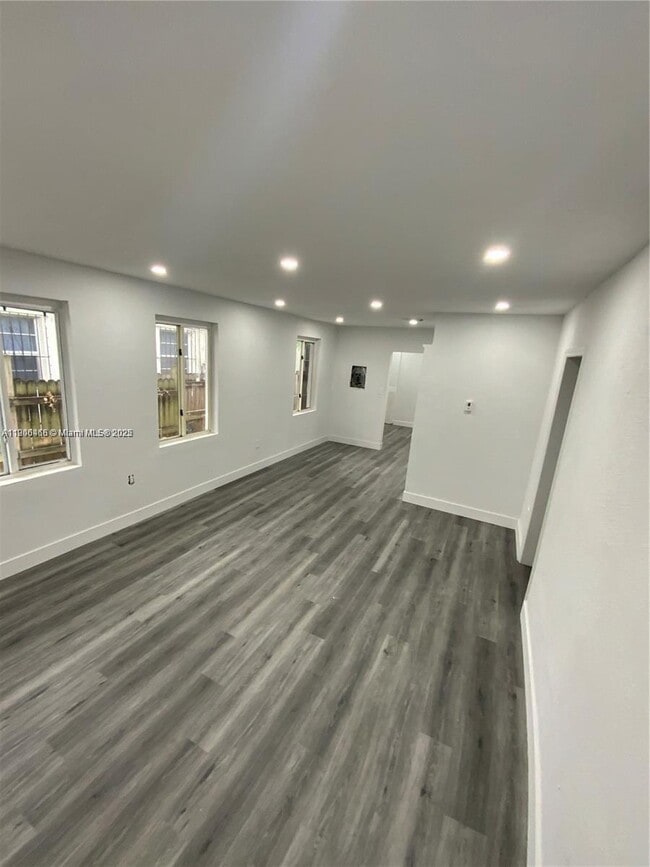 Building Photo - 8141 NW 5th Ct