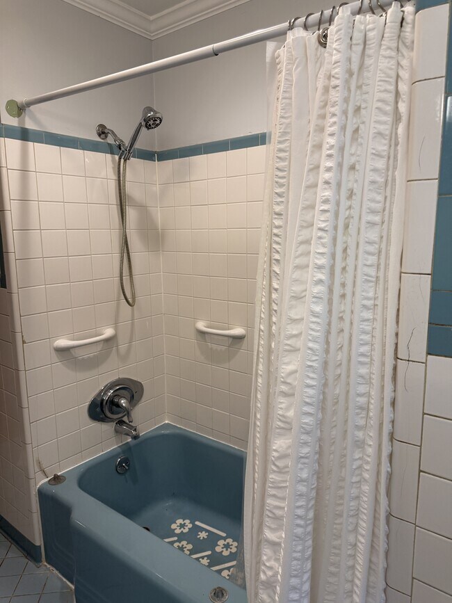 Foto del edificio - 307 Iroquois Dr