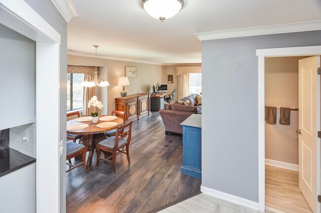 Building Photo - 3 Oakwood Ave