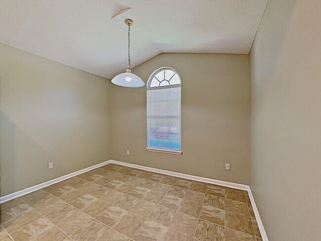 Building Photo - 601 Sweetwater Pl