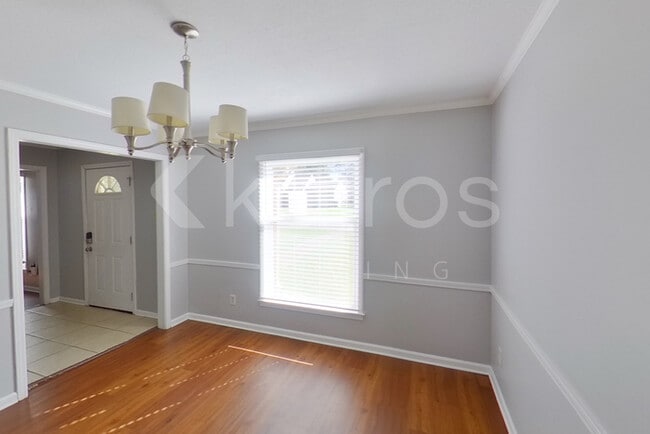 Foto del edificio - 5824 Tam Oshanter Ave