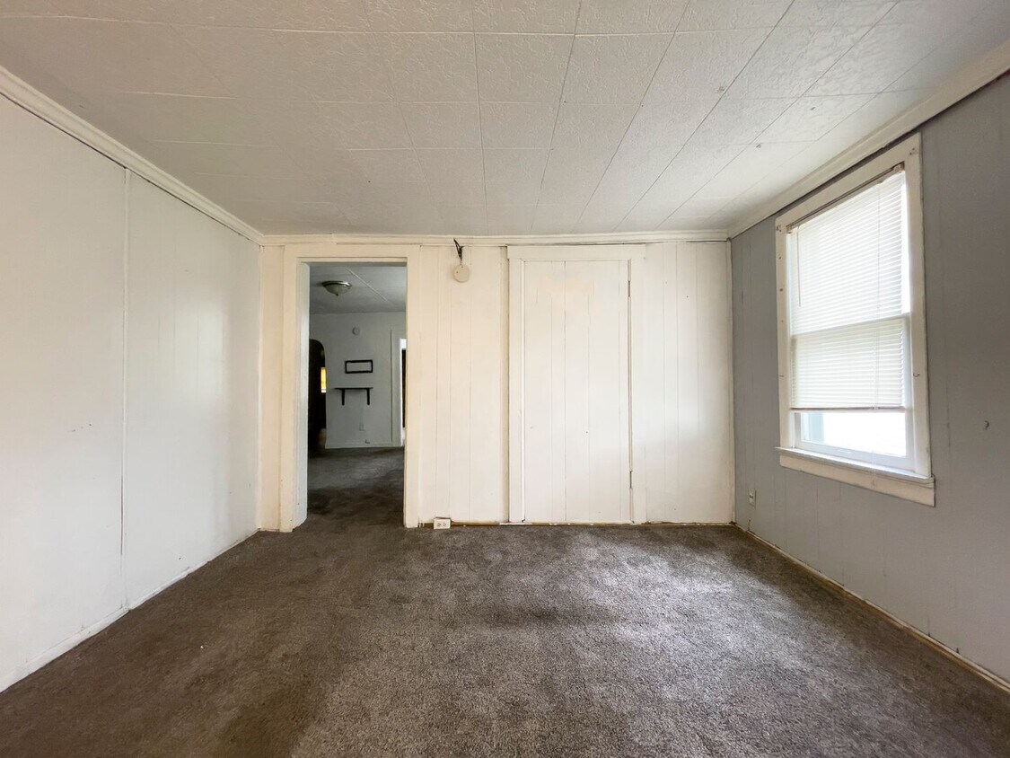 Primary Photo - Fall into this cozy 3-Bedroom Home with a ...