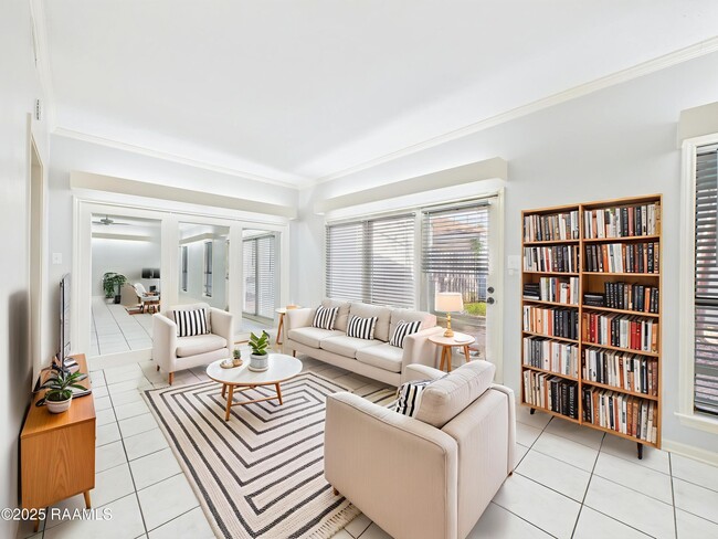 Building Photo - 19 Courtyard Cir