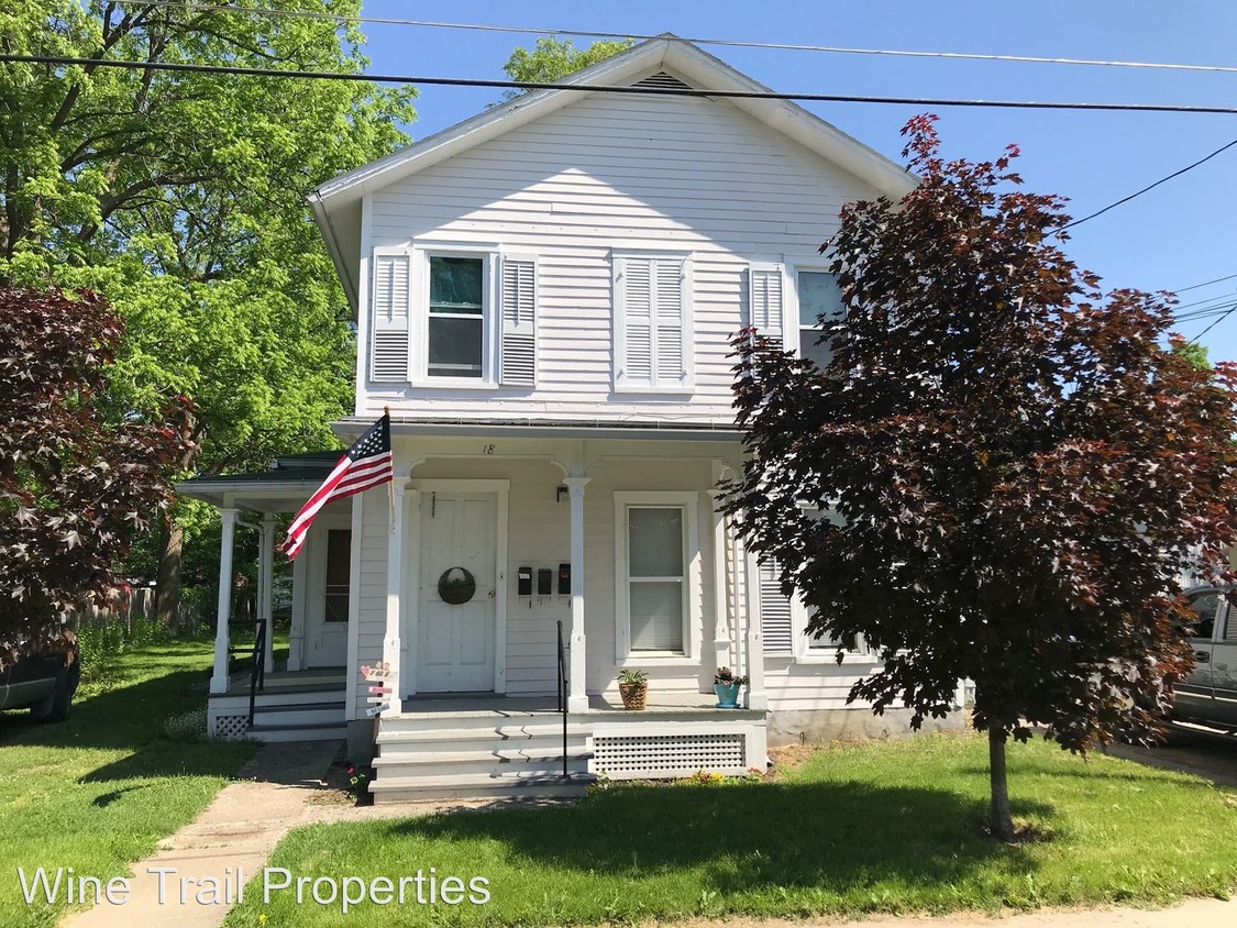 Primary Photo - 18 Hollister St