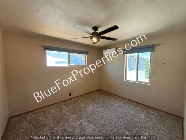 Foto del edificio - 4155 E 2nd St