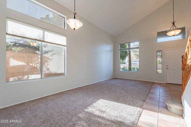 Building Photo - 2421 W Indigo Dr