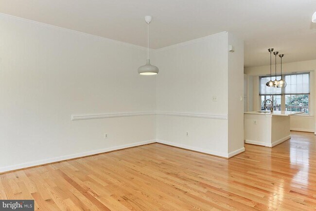 Foto del edificio - 12903 Starters Ln