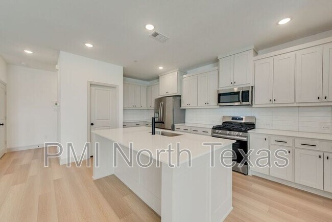 Foto del edificio - 8815 Stablehand Mews