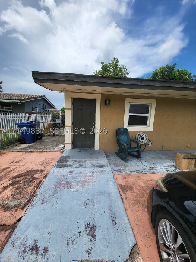 Foto del edificio - 4345 NW 203rd St