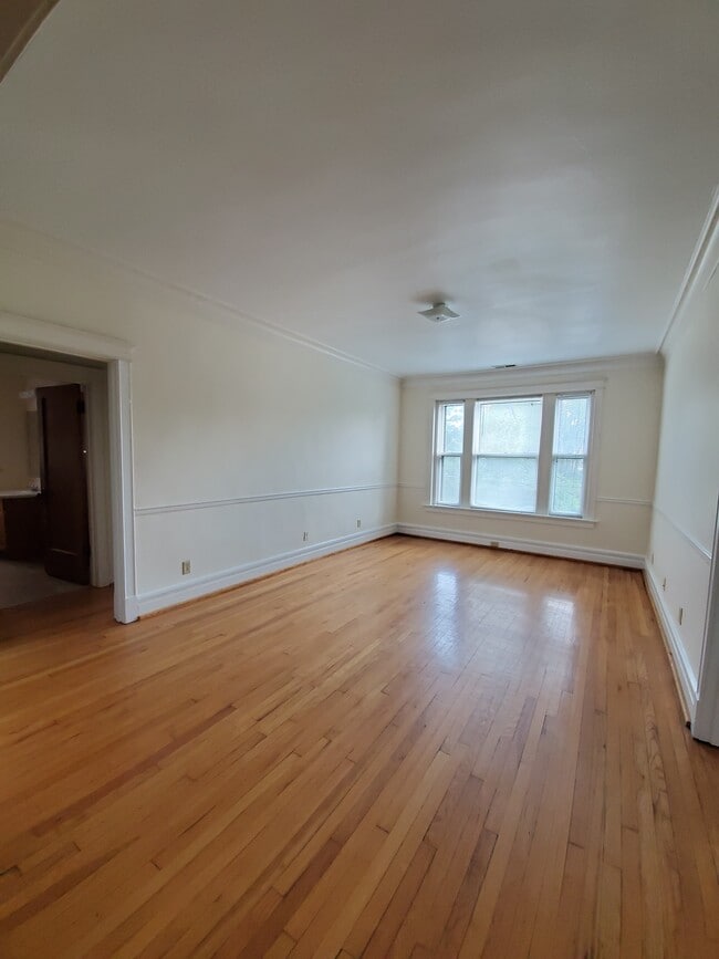 Building Photo - 5861 Nina Pl