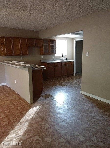 Building Photo - 3 br, 1 bath Apartment - 100 Sharon Avenue