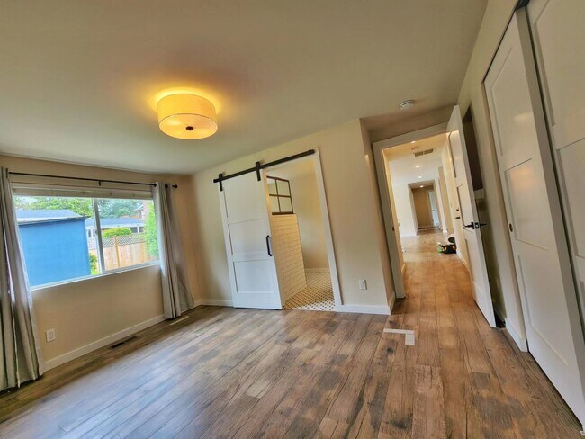 Building Photo - Beautilfully Remodeled 4 Bed 2.75 Bath Ram...
