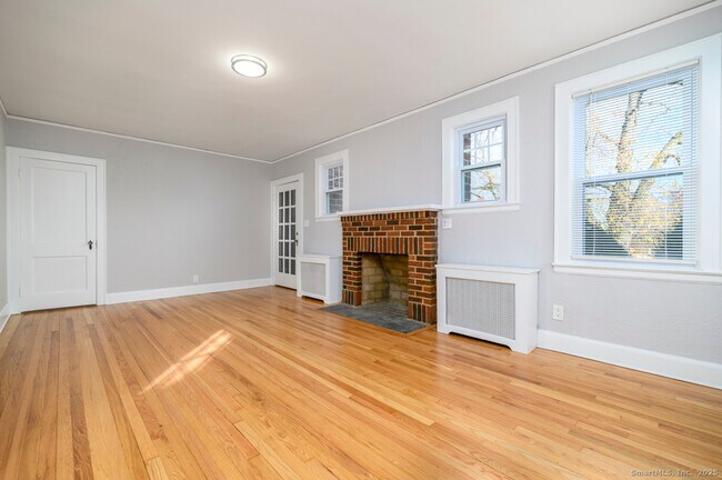 Foto del edificio - 58 Mayflower Ave