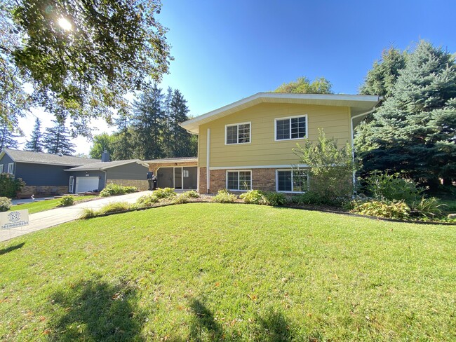Building Photo - 3910 Manor Woods Dr NW