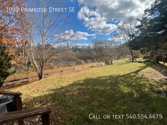 Building Photo - 1002 Primrose St SE