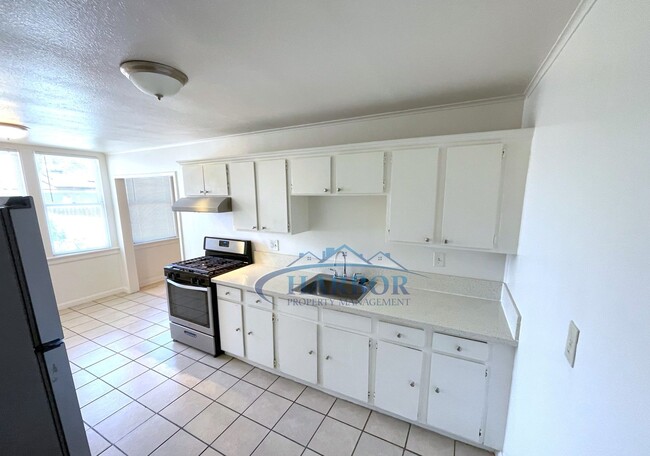 Building Photo - 103 N Mesa St