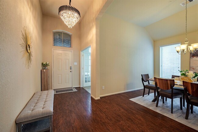 Foto del edificio - 4423 Hidden Oaks Wy