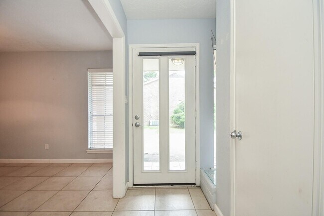 Foto del edificio - 12927 Westmere Dr