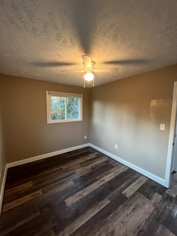 Foto del edificio - 5817 Forrest Rd