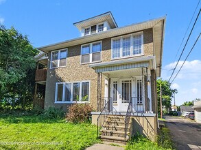 Building Photo - 1614 Linden St
