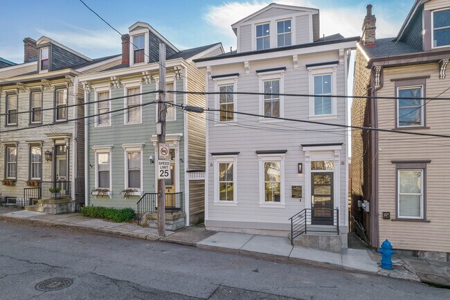 Building Photo - 1027 Vinial St