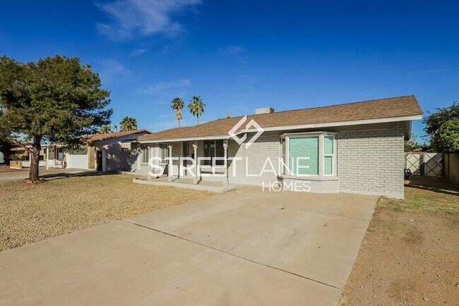 Building Photo - REDUCED!