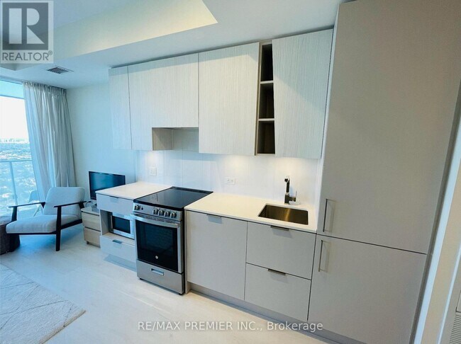 Photo du bâtiment - 3900 Confederation Pkwy