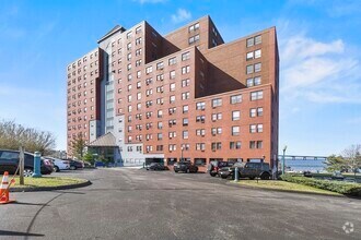 Building Photo - 750 Davol St