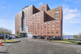 Building Photo - 750 Davol St