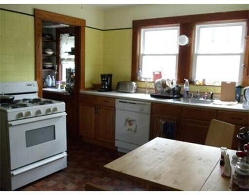 Building Photo - 46 Cleveland St