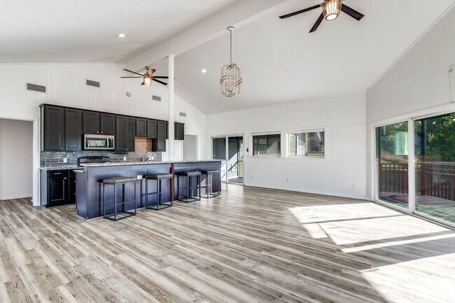 Foto del edificio - 4012 Tennis Club Rd