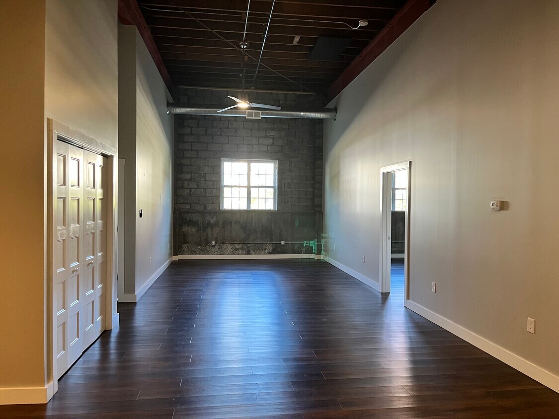 Living/Dining - 108 Adams St