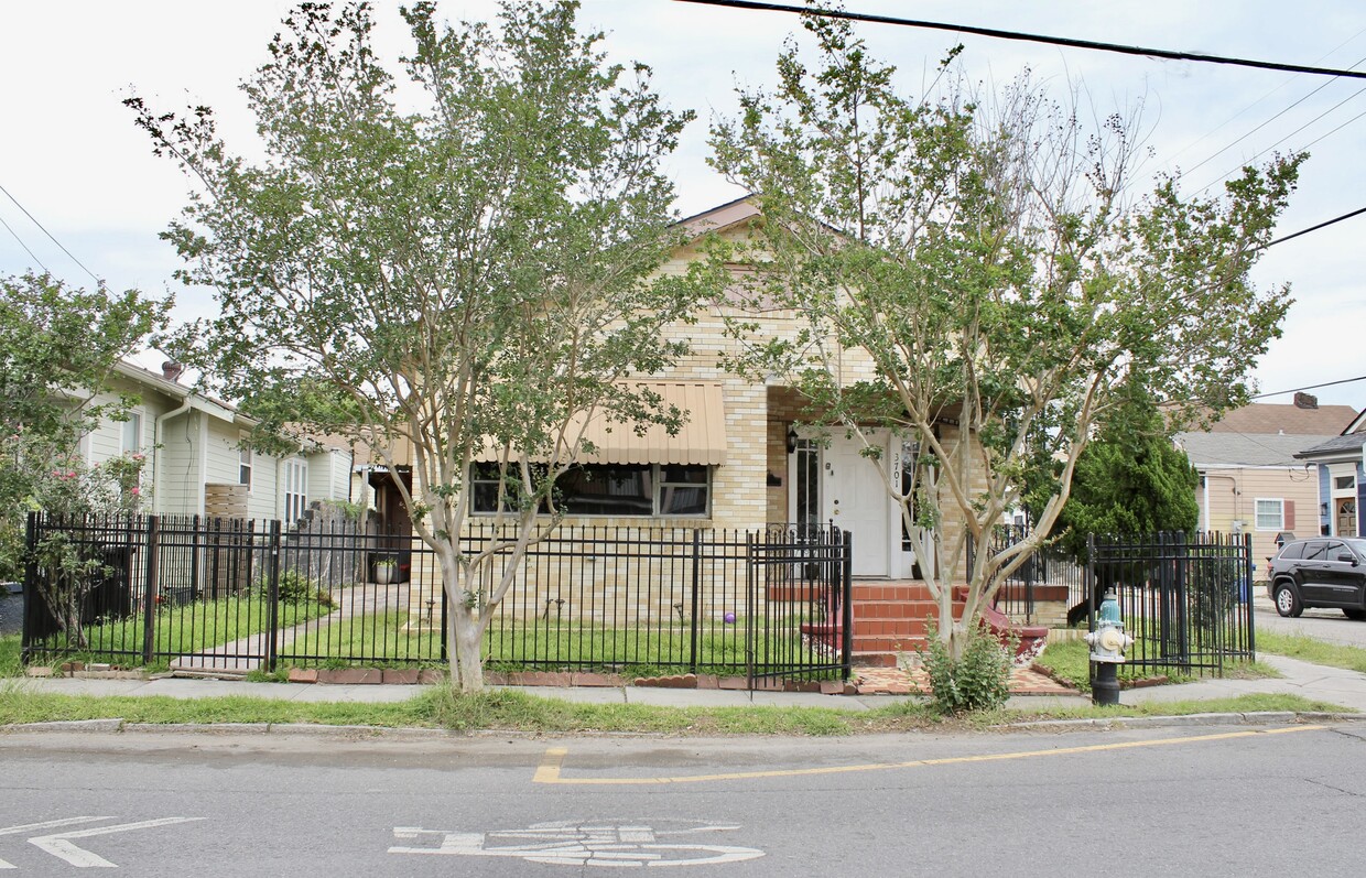 Foto principal - 3701 Freret St