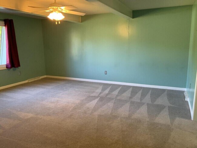 Building Photo - 9 Bluestone Ct