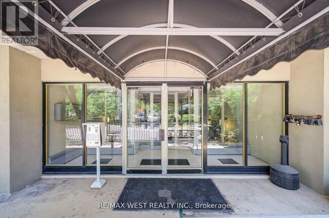 Building Photo - 101 Queen St S