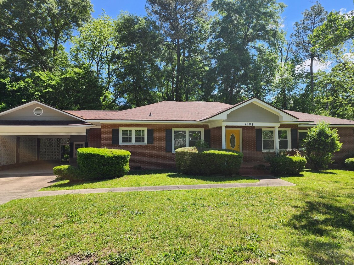 Primary Photo - Beautiful Home With Separate Cottage!!
