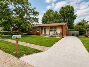 Building Photo - 1002 Irving Dr