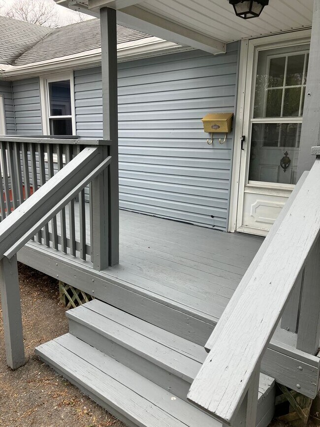 Building Photo - Updated Kitchen 3-4 bed ranch Mattydale