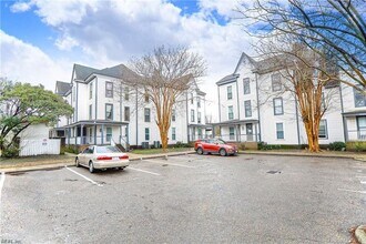 Building Photo - 1009 Green St