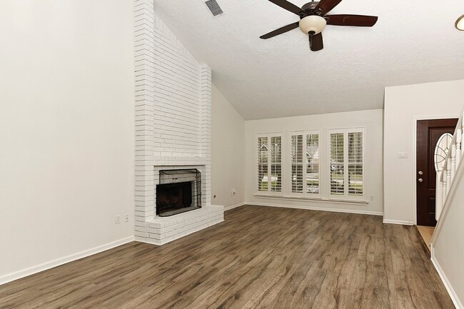 Foto del edificio - 30 Berryfrost Ln