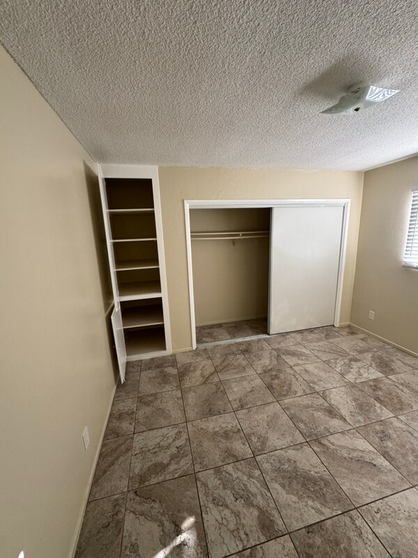 Foto del edificio - 1193 N Ardmore Ave