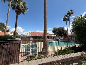 Building Photo - 3118 Espanol Dr