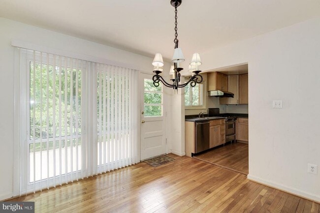 Foto del edificio - 6520 Lone Oak Ct